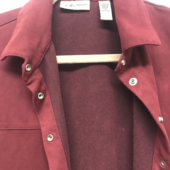 I.e. relaxed Soft snap shirt/jacket. Comfy. - Picture 7 of 7